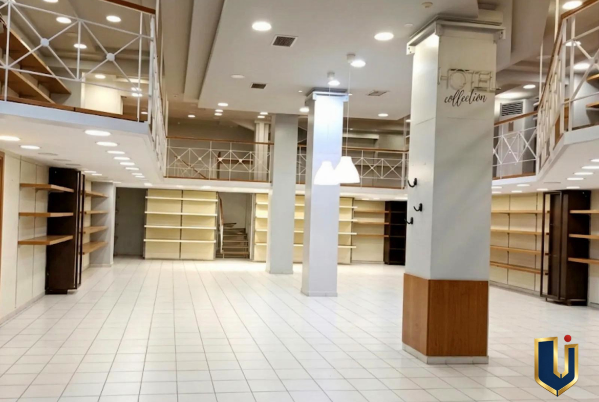 Μοναστηράκι – Κατάστημα 400 τ.μ. Υψηλής Προβολής προς Πώληση | ΚΑ: 150-1011
