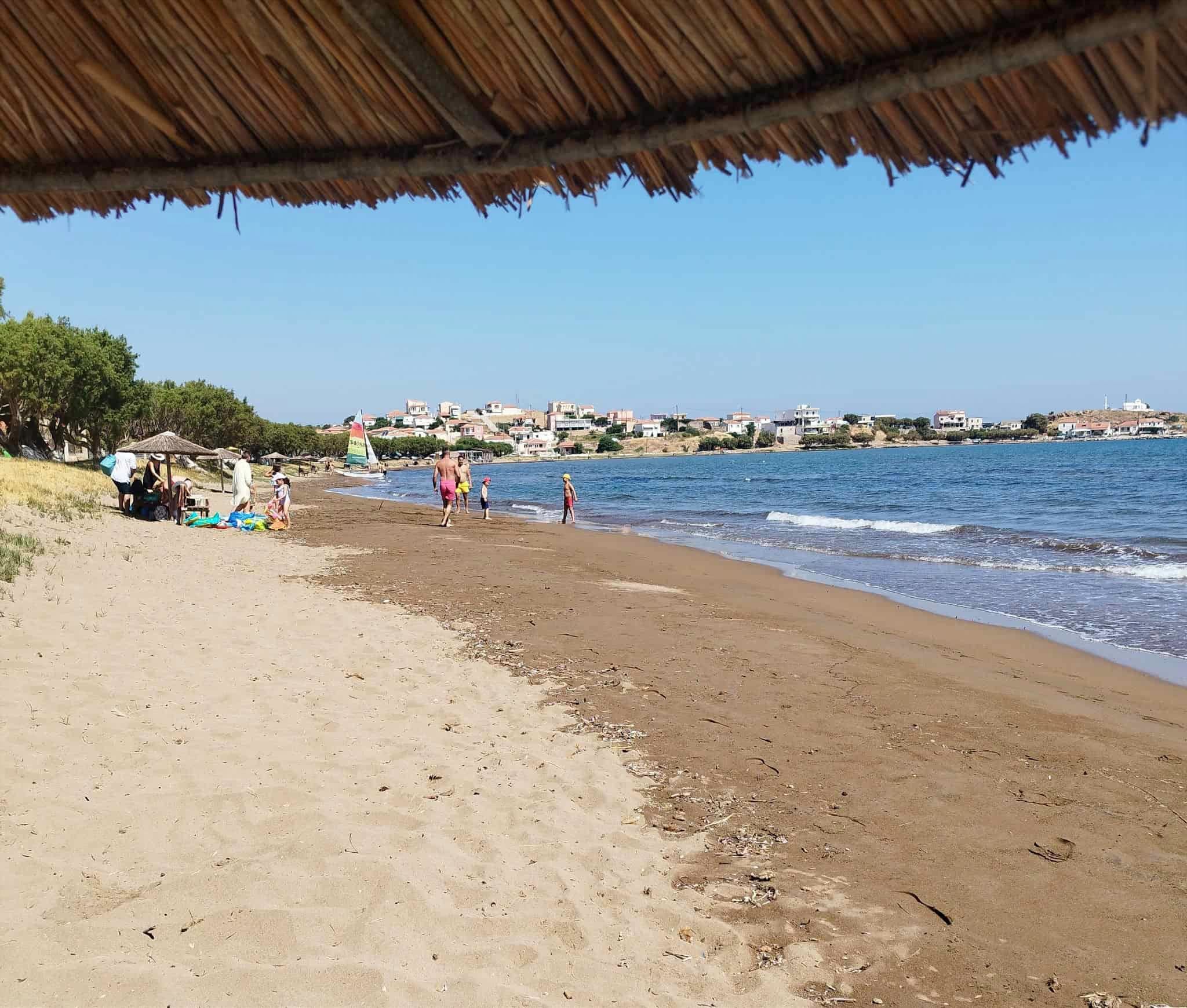 Παραθαλάσσιο Οικόπεδο στον Γαββαθά Λέσβου Παραθαλάσσιο οικόπεδο προς πώληση στον Γαββαθά Λέσβου, λίγα μέτρα από την αμμώδη παραλία