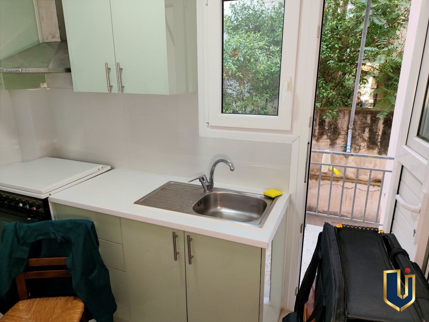 koyzina-me-porta-sto-mpalkoni-150-10009_result Ανακαινισμένο δυάρι προς ενοικίαση στα Άνω Πατήσια | ΚΑ: 150-1009