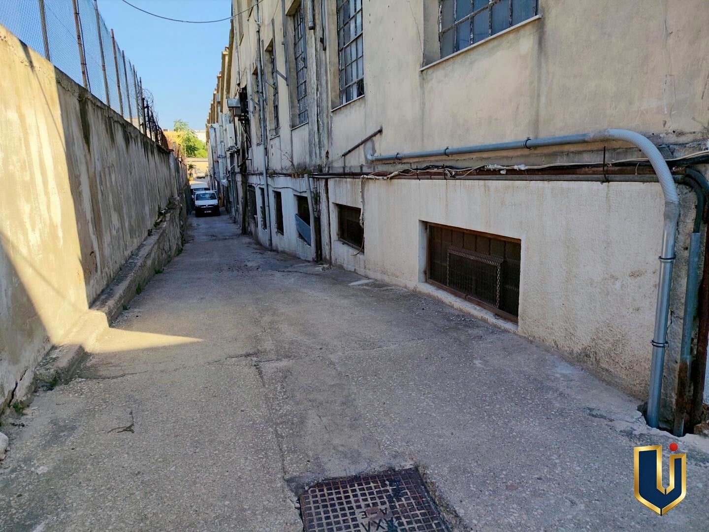 Μισθωμένη Αποθήκη Κηφισού 54 – Πλαϊνή Άποψη Πλαϊνή άποψη μισθωμένης ημιυπόγειας αποθήκης 630 τ.μ. στη Λεωφόρο Κηφισού 54, Αθήνα