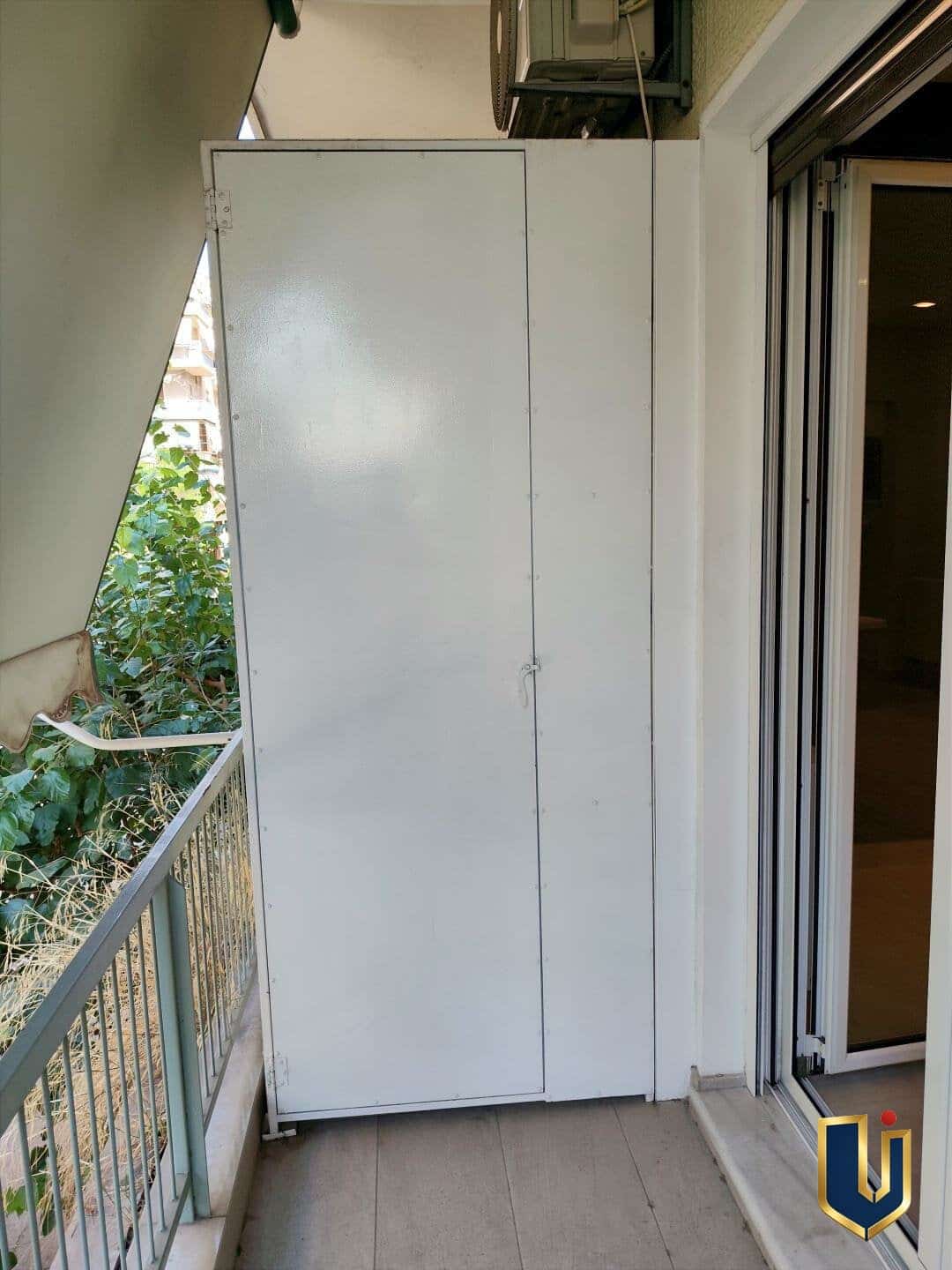 Δίφυλλη αποθηκευτική ντουλάπα στο μπαλκόνι | 150-1026 Δίφυλλη αποθηκευτική ντουλάπα στο μπαλκόνι διαμερίσματος κοντά στον Σταθμό Λαρίσης