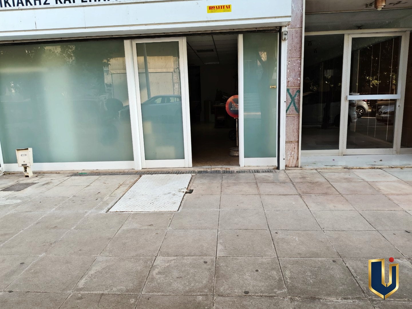 Ανεξάρτητη Είσοδος Επαγγελματικού Ακινήτου | KA 150-1046 Ανεξάρτητη είσοδος επαγγελματικού ακινήτου 210 τ.μ. στον Άγιο Ελευθέριο, ξεχωριστή από την είσοδο της πολυκατοικίας