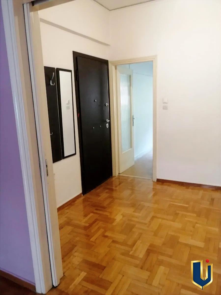 foteini-krevatokamara-me-ntoulapes-kai-mpalkonoporta-pipinou-patisia-150-1024 (2) Φωτεινό Διαμέρισμα 65 τ.μ. προς Ενοικίαση στην Πιπίνου, κοντά στην ΑΣΟΕΕ | 150-1024
