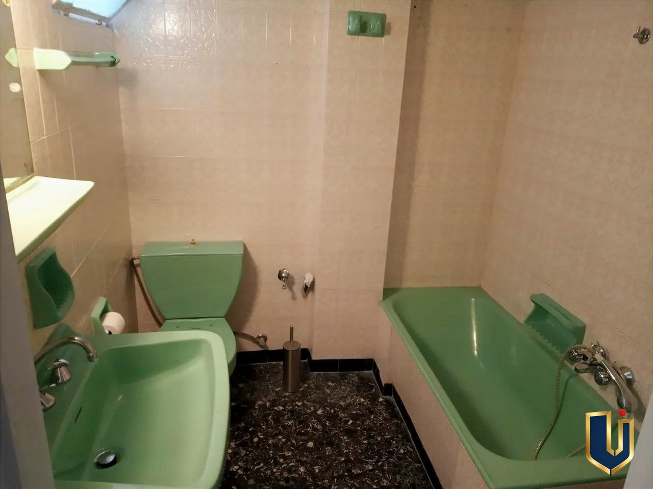 kato-patissia-apartment-bathroom-bathtub-150-1032_result Μπάνιο με μπανιέρα σε διαμέρισμα 57 τ.μ. προς ενοικίαση στα Κάτω Πατήσια