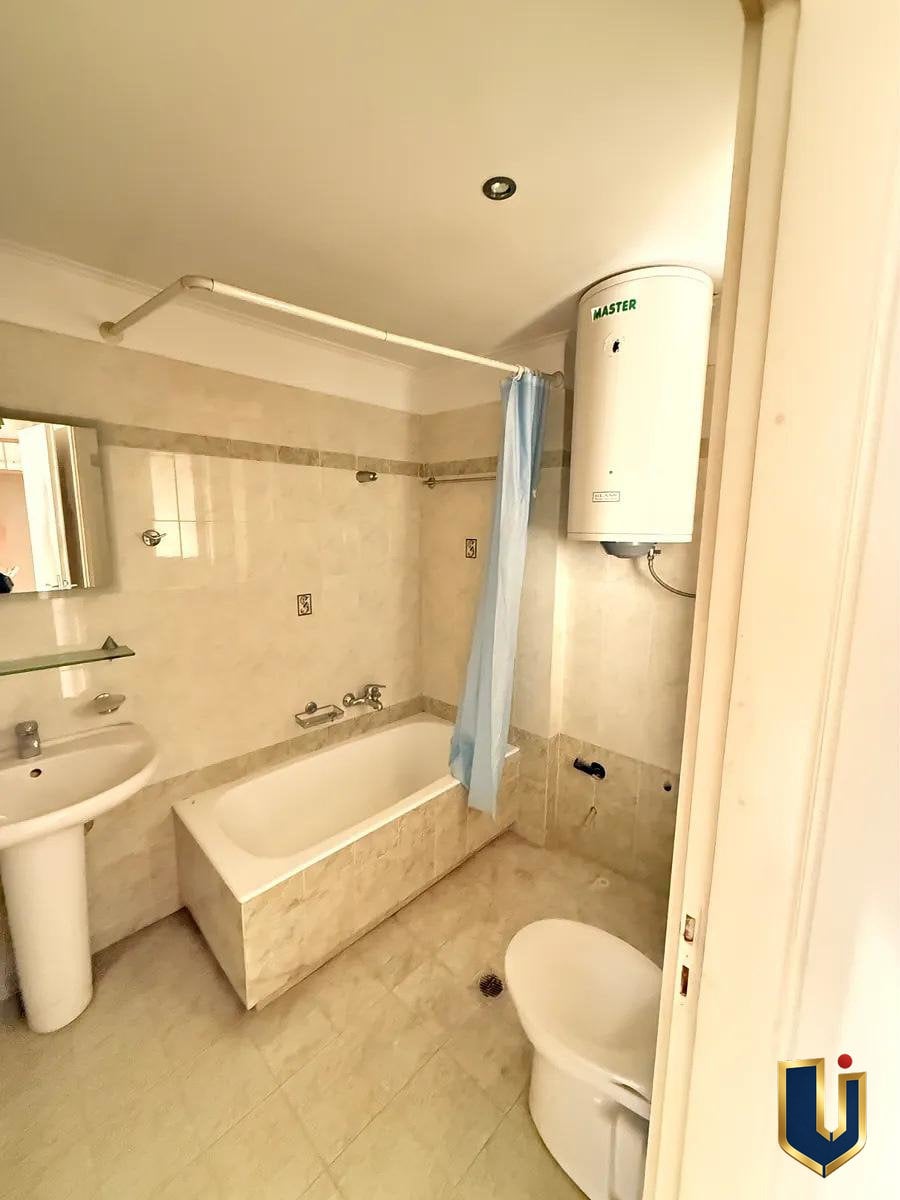 Μπάνιο με WC – Κάτω Πατήσια Αθήνα Μπάνιο με WC και μπανιέρα σε διαμέρισμα προς ενοικίαση στα Κάτω Πατήσια, Αθήνα