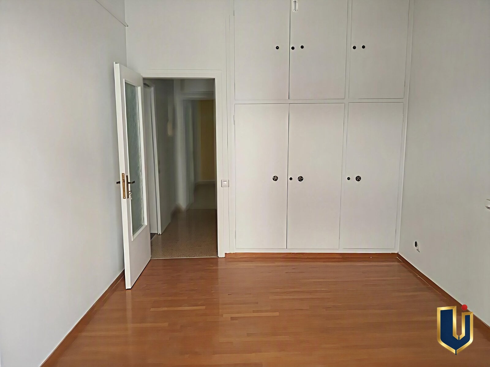 rsz_1kato-patissia-apartment-bedroom-built-in-wardrobe-150-1032_result Υπνοδωμάτιο με εντοιχισμένη ντουλάπα σε διαμέρισμα 57 τ.μ. προς ενοικίαση στα Κάτω Πατήσια