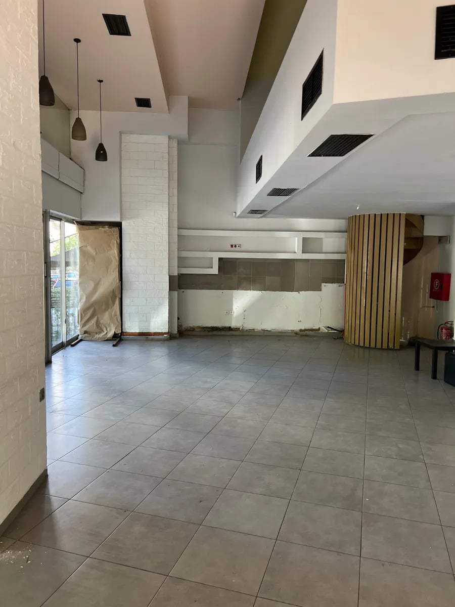 150-1045-katastima-ano-patisia-isogeio-98tm-01 Γωνιακό Κατάστημα 235 τ.μ. προς Πώληση στα Άνω Πατήσια | KA 150-1045