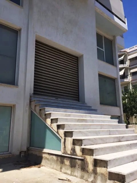 Είσοδος επαγγελματικού κτιρίου 670 τ.μ. προς ενοικίαση στη Μεταμόρφωση