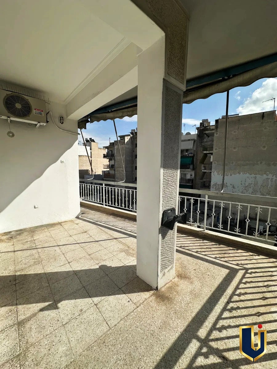 Diamerisma-tesari-me-megala-mpalkonia-150-1054-4 Ρετιρέ 126 τ.μ. προς Ενοικίαση στα Κάτω Πατήσια, μπροστά σε Πλατεία | 700€