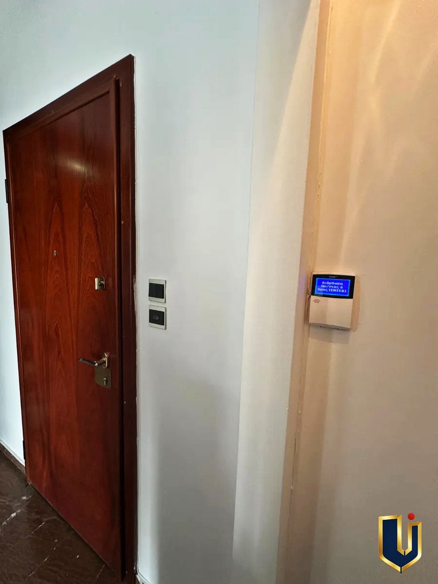 kentrikh-porta-eisodos-alarm-150-1054 Ρετιρέ 126 τ.μ. προς Ενοικίαση στα Κάτω Πατήσια, μπροστά σε Πλατεία | 700€