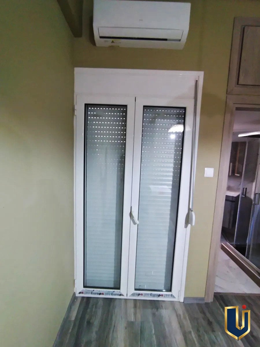 parathiro-europa-me-rolo-150-1056 Studio 28 τ.μ. προς ενοικίαση στα Άνω Πατήσια – Πλατεία Παπαδιαμάντη | 400€