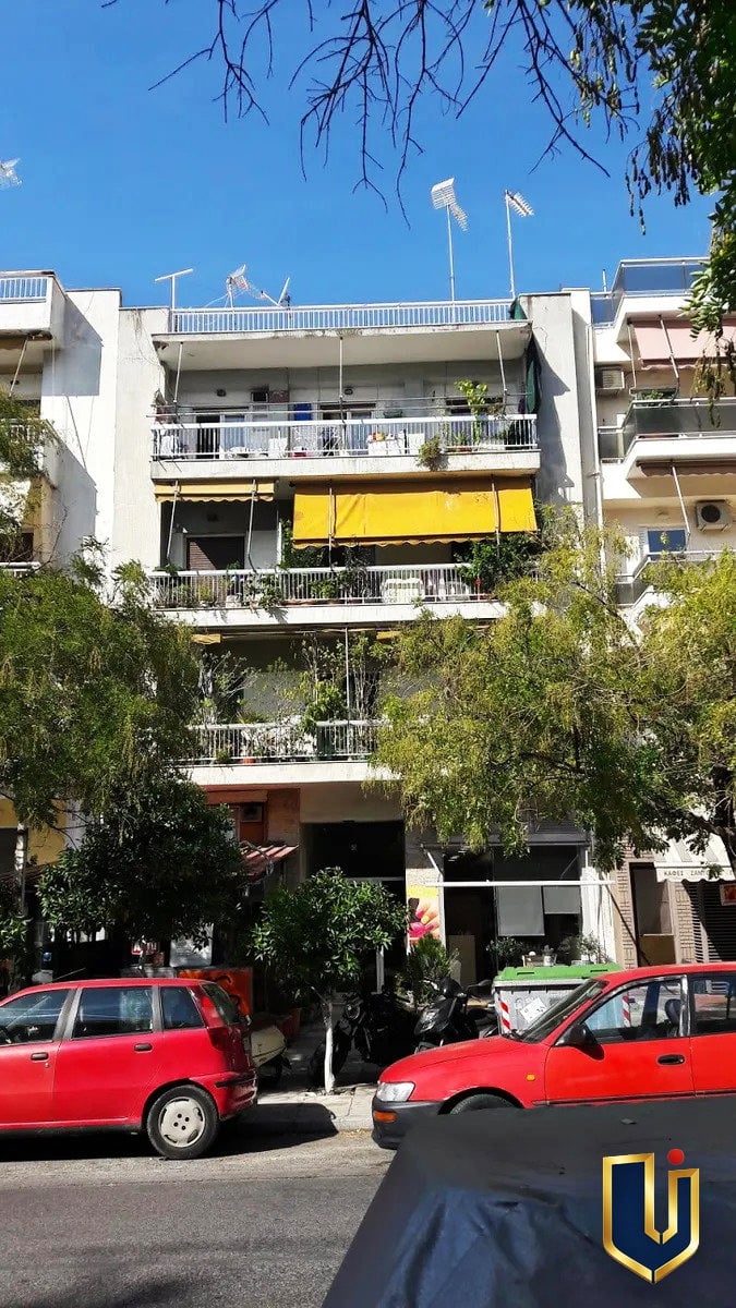 Πολυκατοικία στην οδό Χαλέπα – Άνω Πατήσια Εξωτερική όψη πολυκατοικίας στην οδό Χαλέπα, Κυπριάδου – Άνω Πατήσια