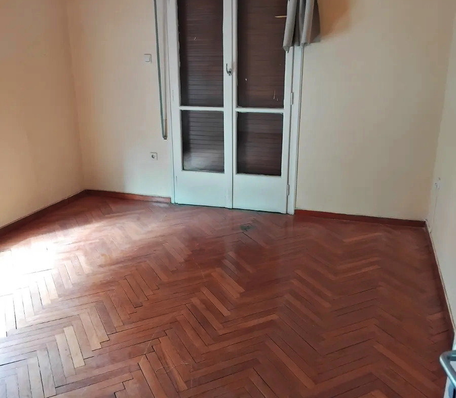 Εσωτερικός χώρος διαμερίσματος 74 τ.μ. με ξύλινο δάπεδο, στον Άγιο Μελέτιο