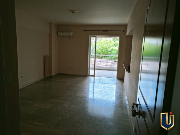 Σαλόνι διαμερίσματος 38 τ.μ. προς ενοικίαση στα Κάτω Πατήσια με πρόσβαση σε μπαλκόνι